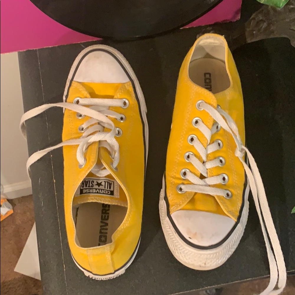 Yellow converse men’s size 5 women’s size 7